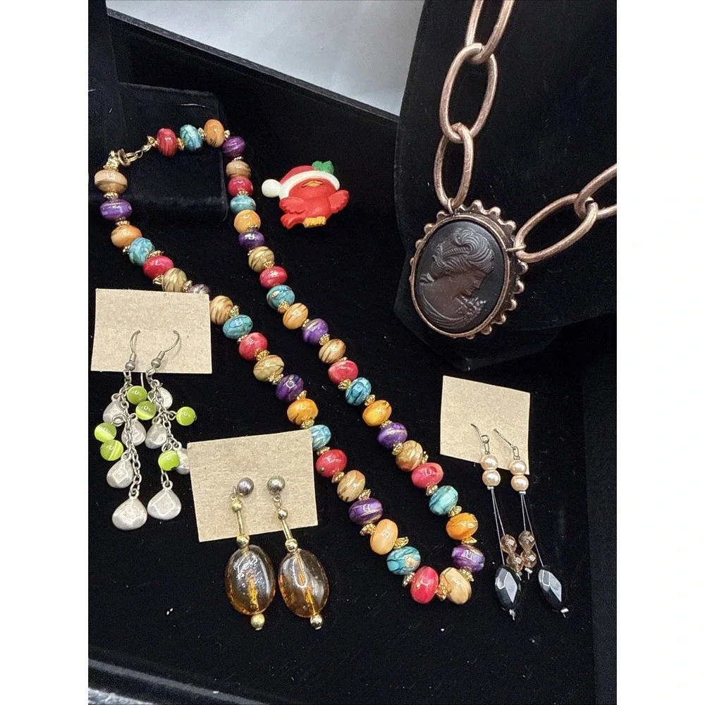 Vintage Lot of 15 Necklaces, Bracelets,‎ Earrings, Brooches